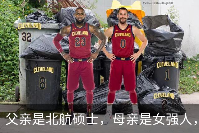 父亲是北航硕士，母亲是女强人，他从小学武术，如今搭档肖战火了